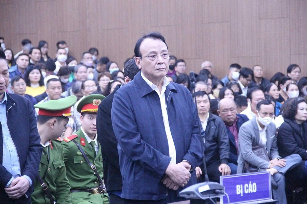 do-anh-dung-tan-hoang-minh-17108377015381980987082.jpg