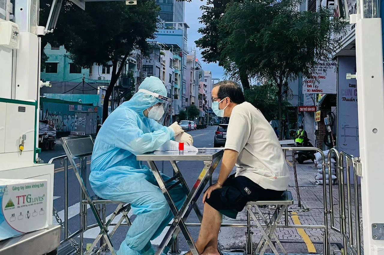 TP HCM yêu cầu người dân tiêm đúng lịch các mũi nhắc lại để tăng miễn dịch.