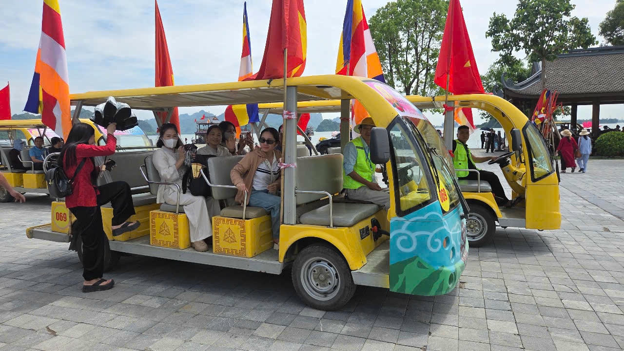 Đến chiêm bái xá lợi Đức Phật, tham gia các hoạt động, nghi lễ trong khuôn khổ Đại lễ Phật đản Vesak Liên hợp quốc năm 2025 tại chùa Tam Chúc, ban tổ chức