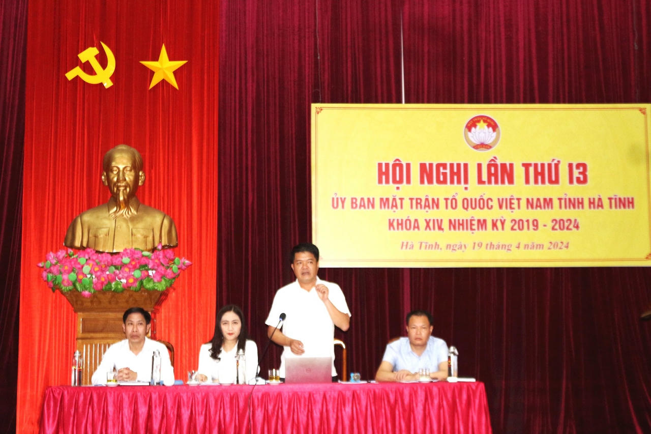 chu-tri-hoi-nghi.jpg