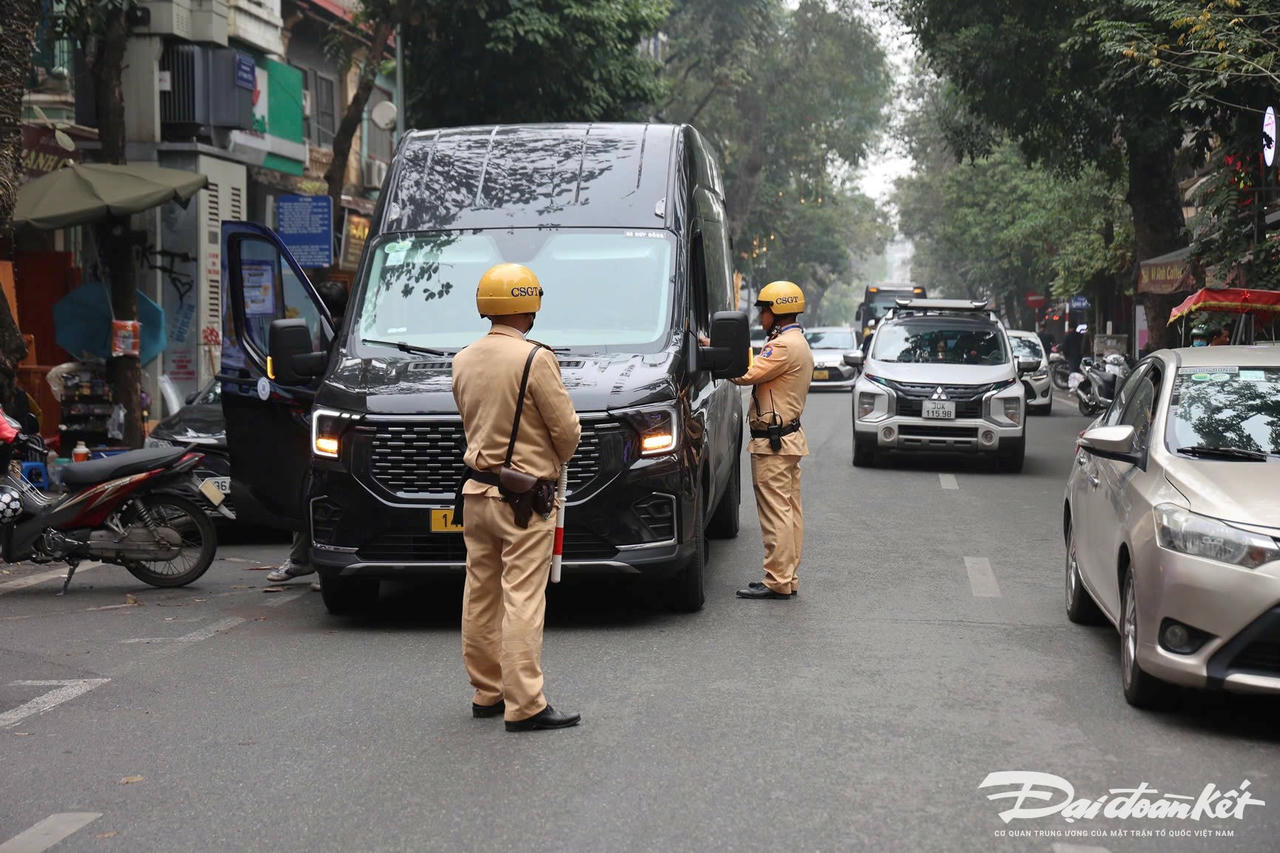 xe_hop_dong-le-khanh15.jpg