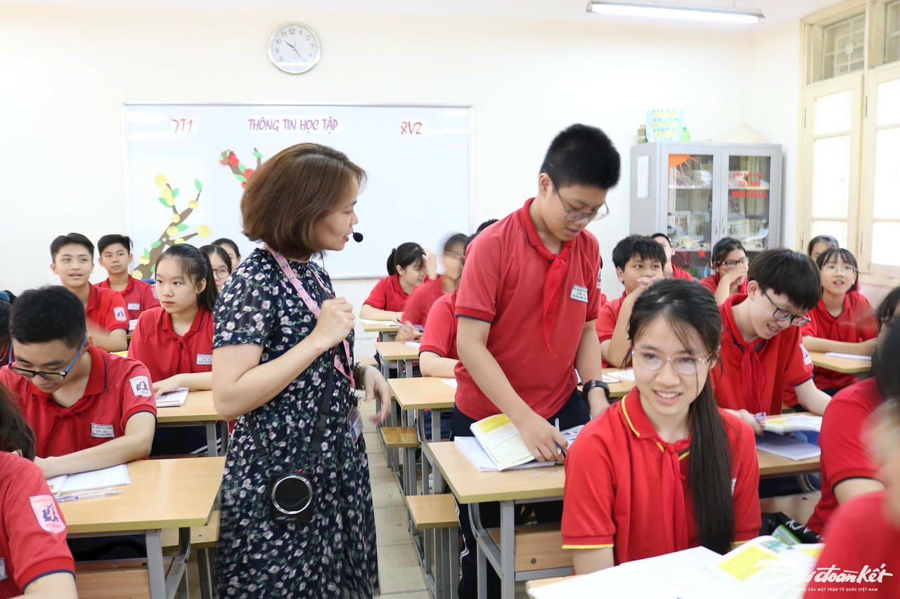 Một giờ học chính khoá của cô và trò Trường THCS Bế Văn Đàn (quận Đống Đa, Hà Nội). Ảnh: Nguyễn Hoài.
