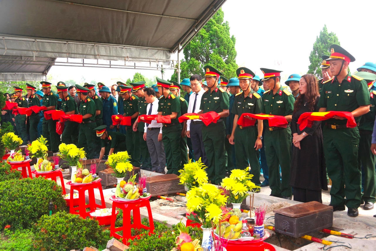 3-truy-dieu-12-hai-cot-liet-si.jpg