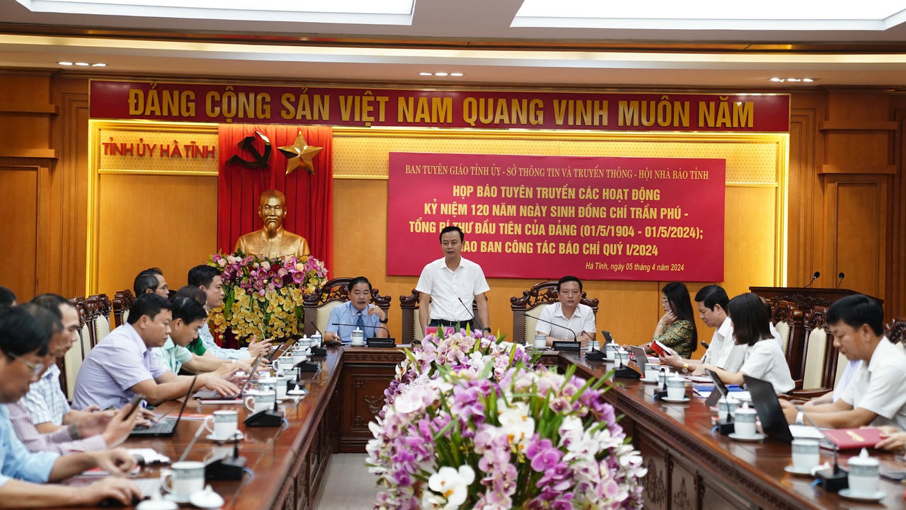 Toàn cảnh buổi họp báo. Ảnh: Cẩm Kỳ