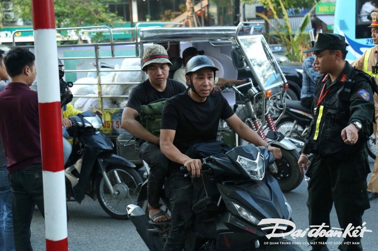 to_dac_biet_le_khanh5.jpg