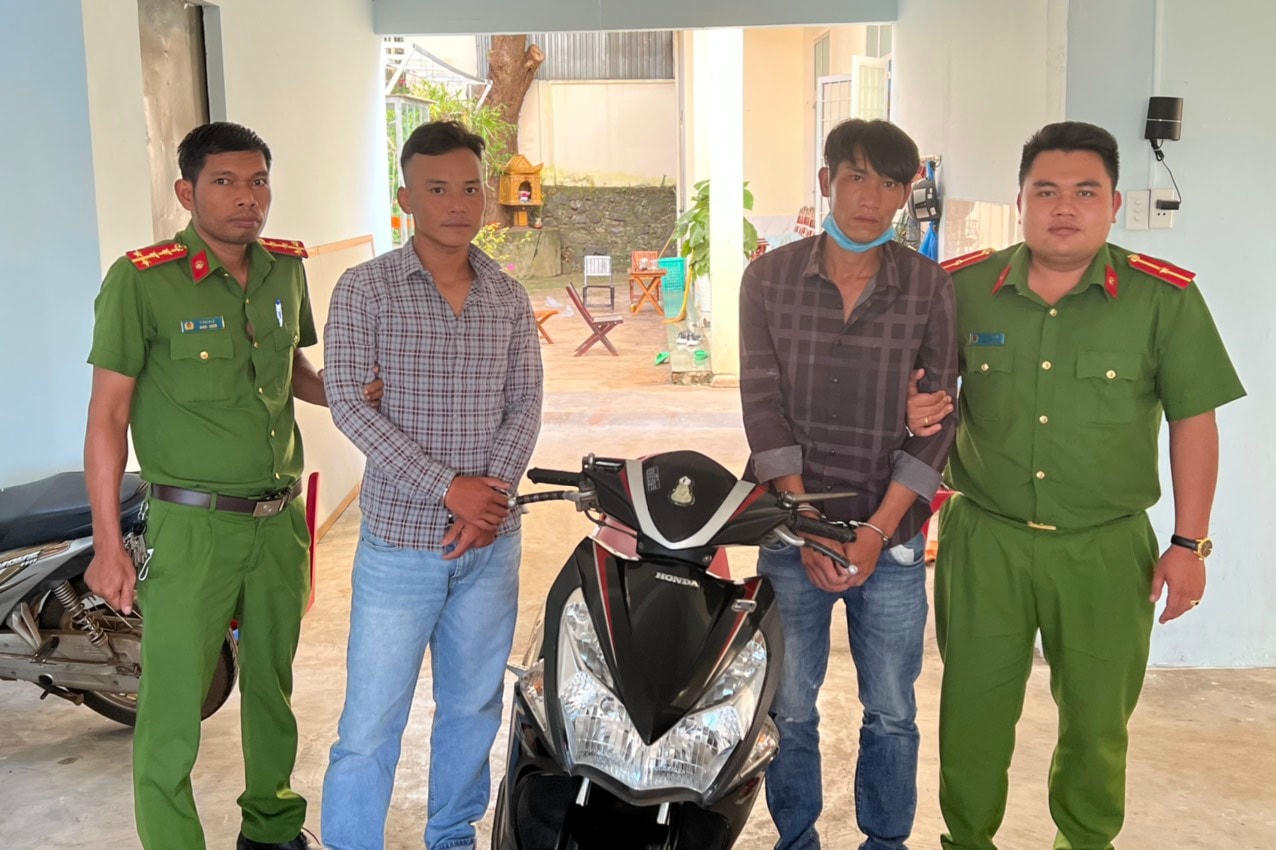 Công an phường Ea Tam, TP Buôn Ma Thuột, bắt 2 đối tượng có nhiều tiền án trộm cắp xe máy