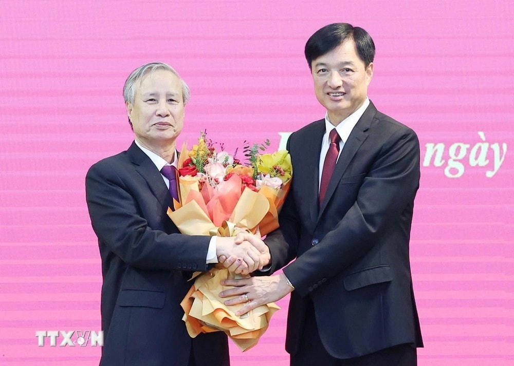 TTXVN_2811 Tong Bi thu huy hieu Dang (3).jpg