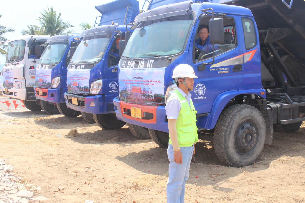 le-dong-tho-xay-dung-tru-so-lam-viec-tinh-uy-hdnd-ubnd-tinh-va-doan-dai-bieu-quoc-hoi-khanh-hoa..jpg
