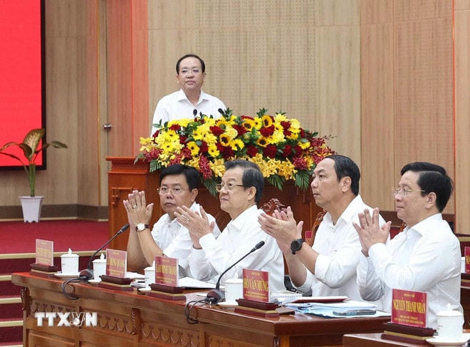 Các đại biểu tham dự cuộc làm việc của Tổng Bí thư Tô Lâm.(Ảnh: Thống Nhất/TTXVN) ttxvn-tong-bi-thu-to-lam-lam-viec-voi-ban-thuong-vu-tinh-uy-kien-giang-va-thuong-truc-tinh-uy-an-giang-8072272-7.jpg