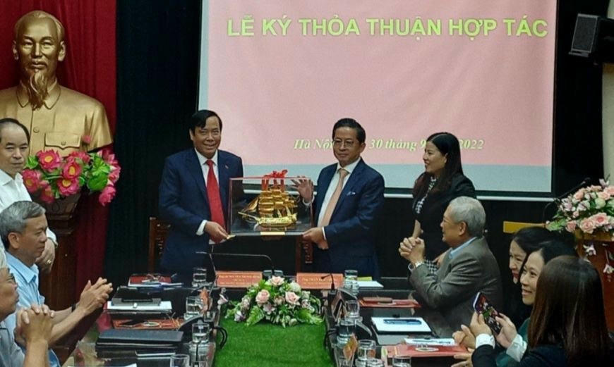Đại diện CT Group cam kết đồng hành cùng người cao tuổi để “sống vui, sống khỏe, sống hạnh phúc”.