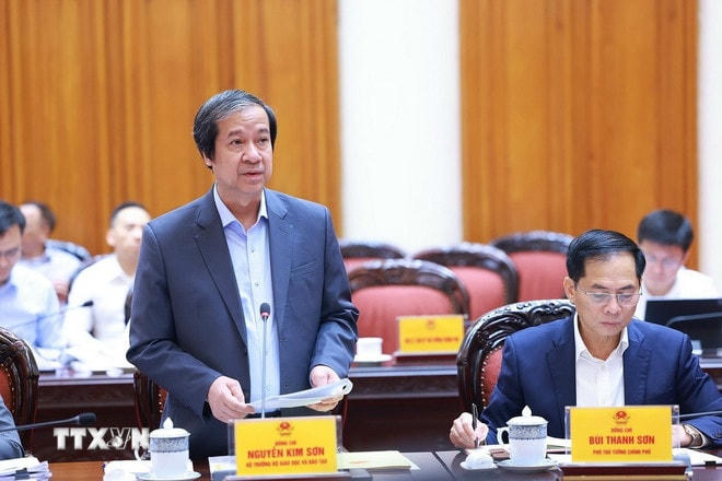 Bộ trưởng Bộ Giáo dục và Đào tạo Nguyễn Kim Sơn báo cáo đề án phát triển ngành giáo dục. (Ảnh: Dương Giang/TTXVN) ttxvn-thu-tuong-giao-duc-y-te-3.jpg