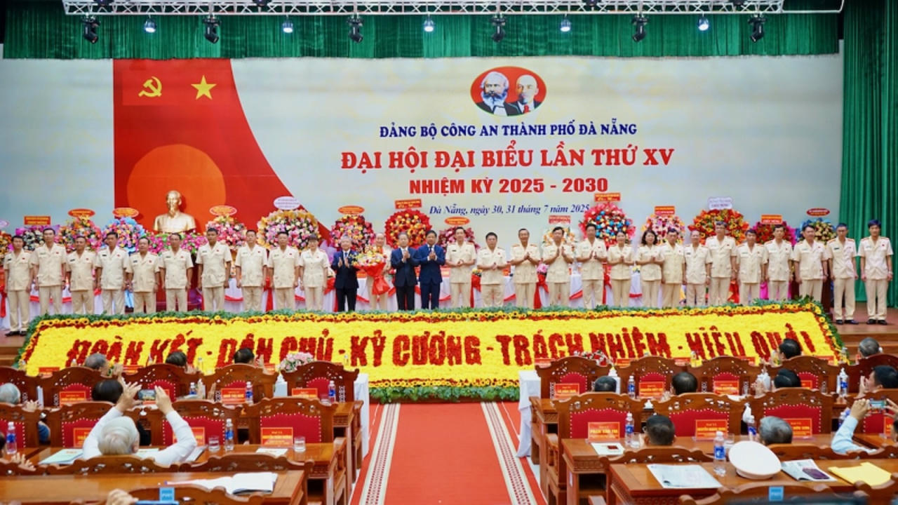 DAI HOI 4