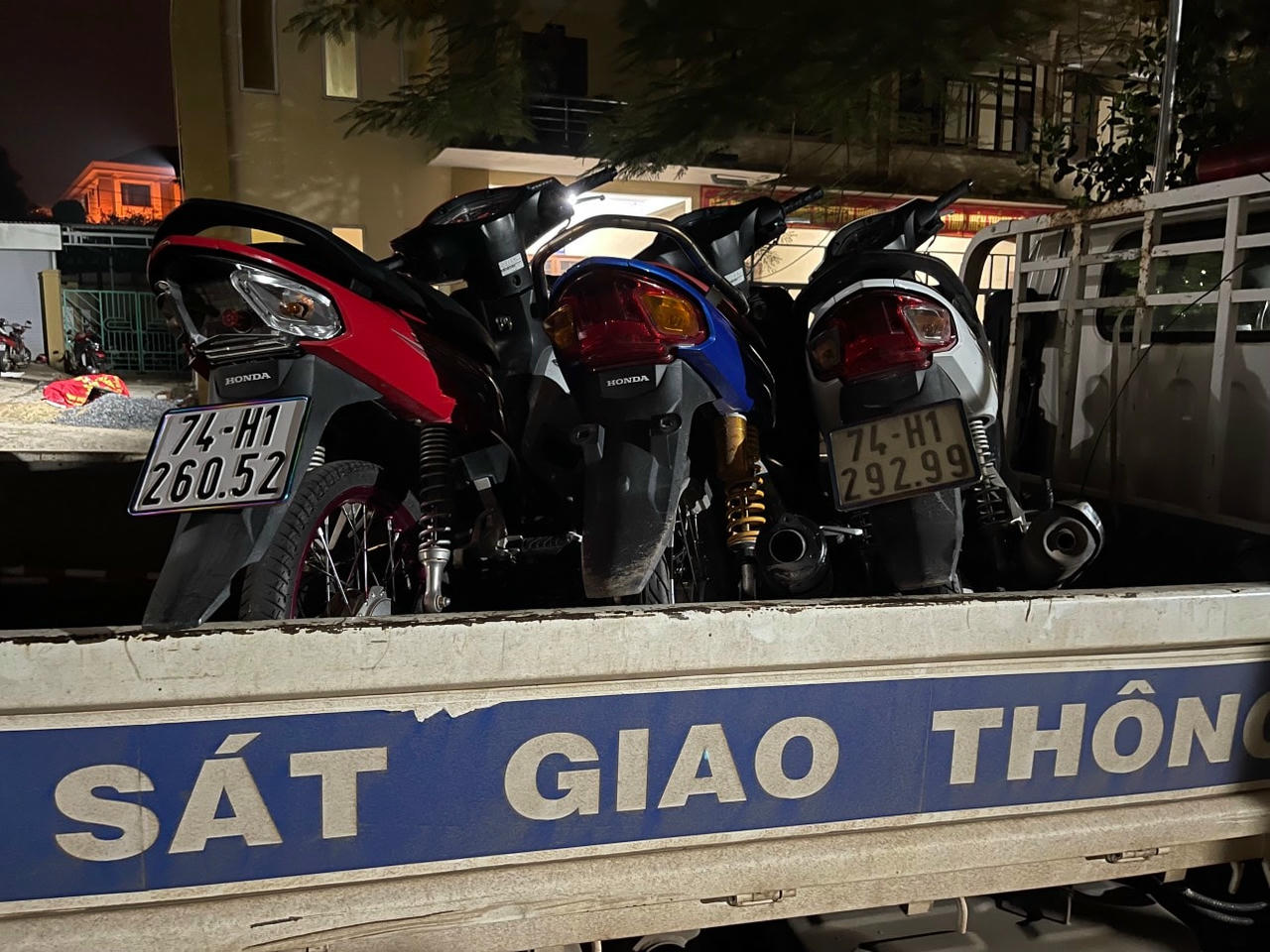 Nhiều xe mô tô các trường hợp điều khiển không gắn biển kiểm soát (Ảnh: CACC).
