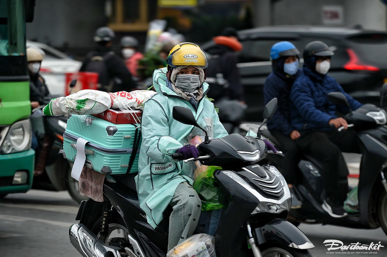 W_nguoi_dan_ve_que-le-khanh12.jpg