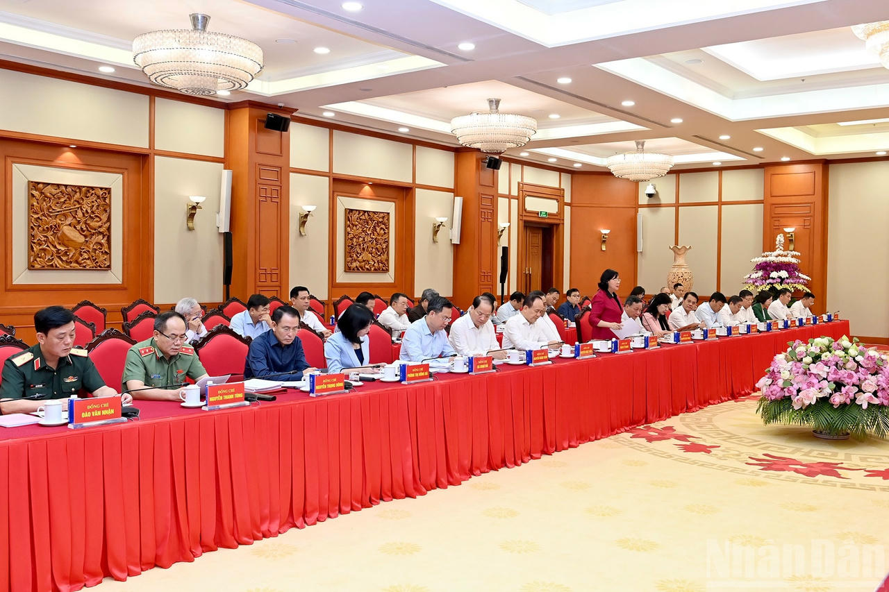 Ban Thường vụ Thành ủy Hà Nội dự cuộc làm việc. ndo_br_a10-bnd-4142.jpg