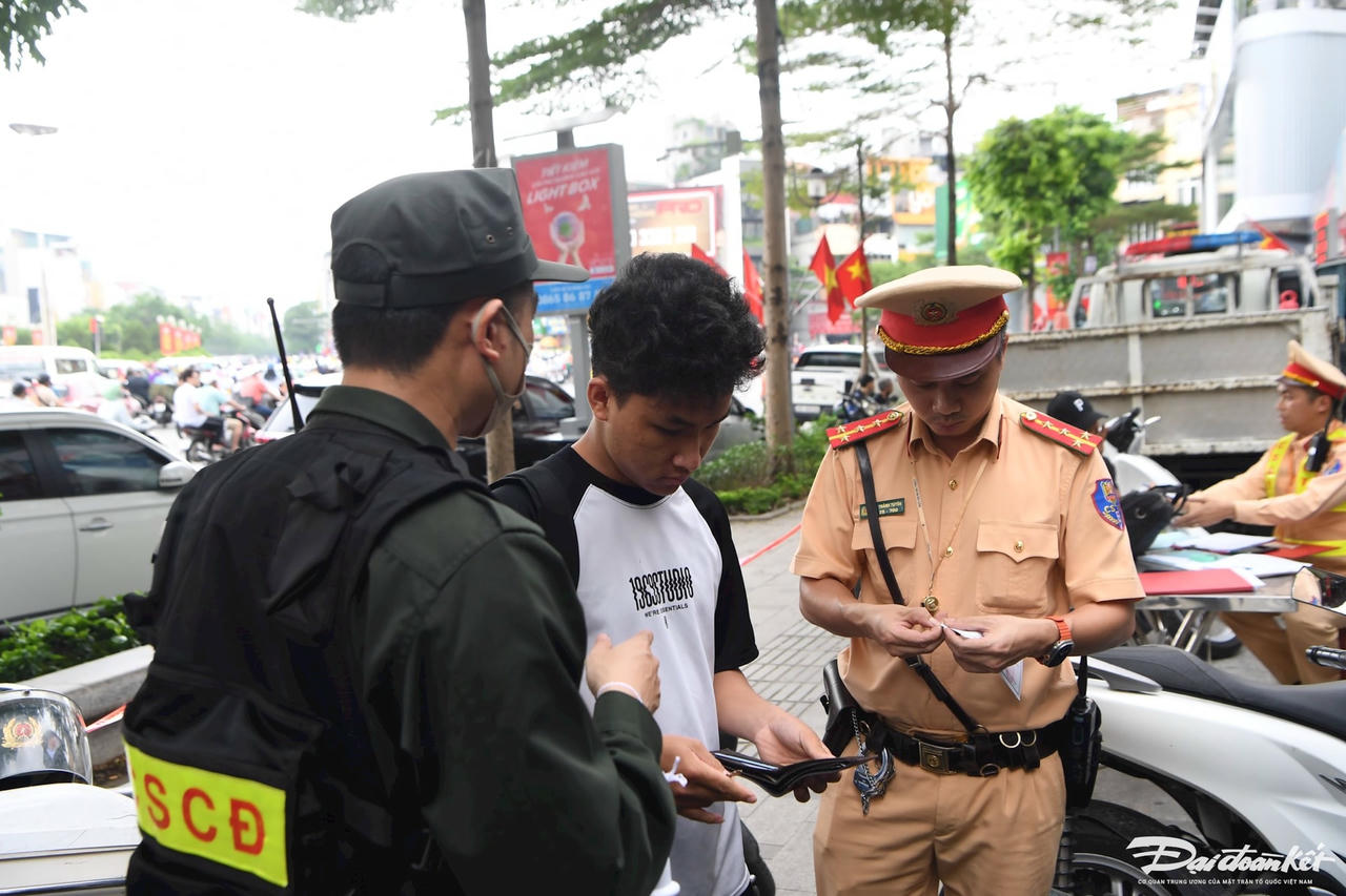 to_dac_biet_le_khanh8.jpg