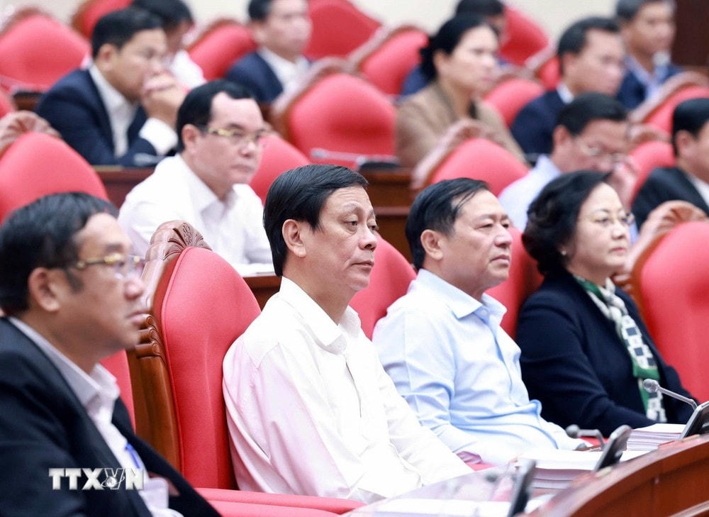 Các đại biểu dự Hội nghị Ban Chấp hành Trung ương Đảng khoá XIII, ngày 25/11. (Ảnh: Thống Nhất/TTXVN) ttxvn_be mac hoi nghi TW (2).jpg