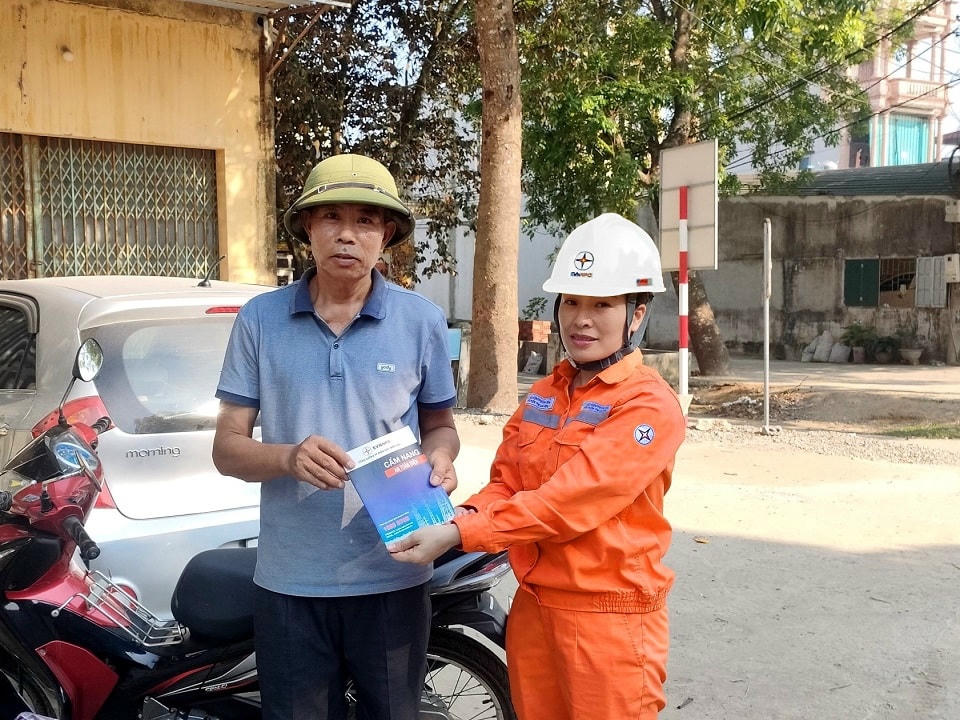 Tăng cường tuyên truyền hướng dẫn khách hàng sử dụng điện an toàn, tiết kiệm và hiệu quả.