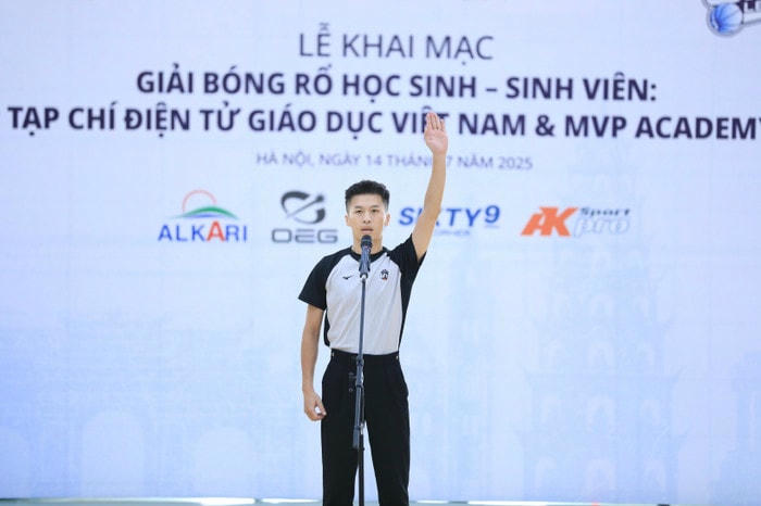 Đại diện tổ trọng tài tuyên thệ. acfa0bb8-b11a-4a28-9aa7-355a4182e875.jpg