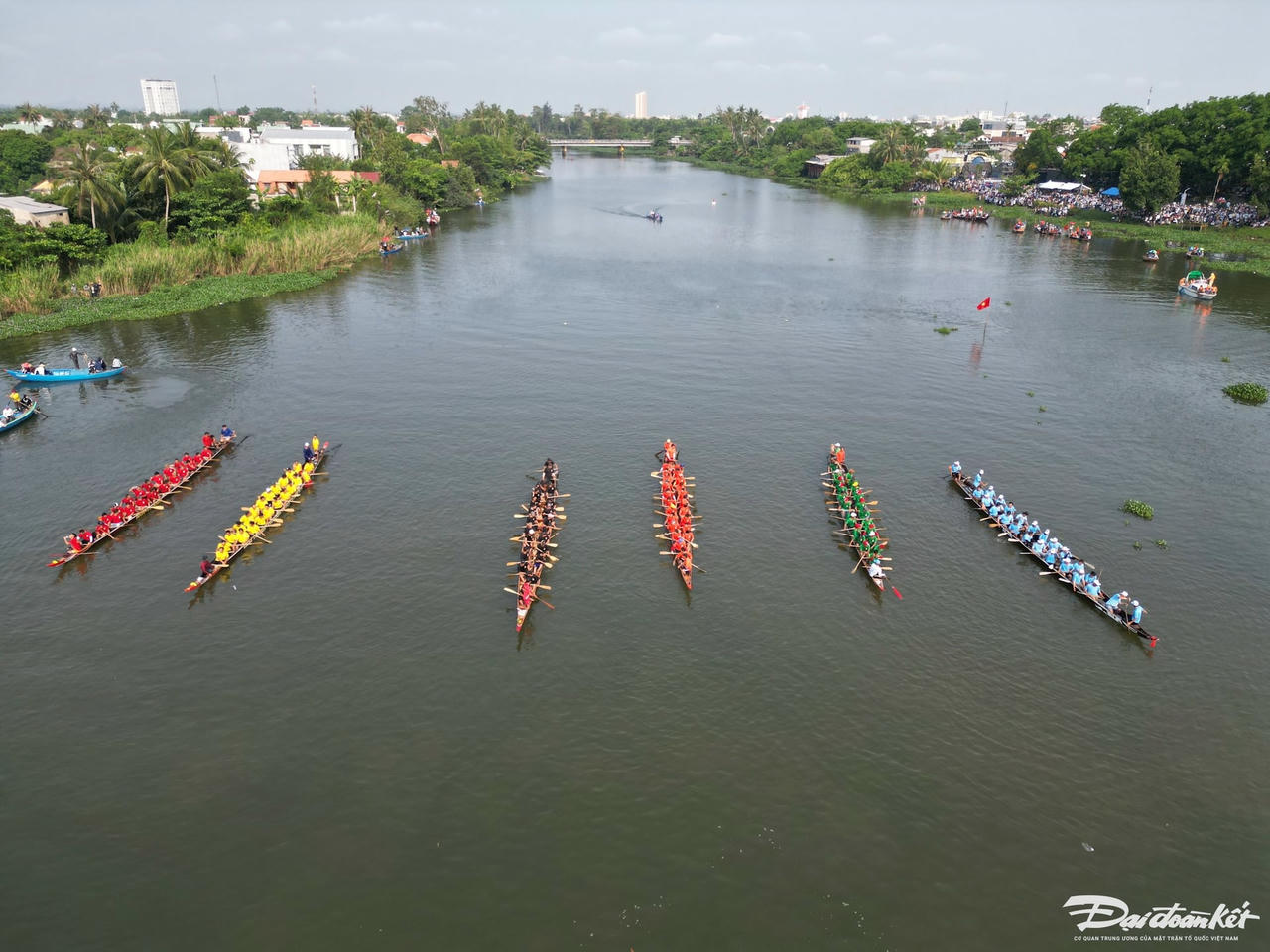 dua-thuyen-1.jpg