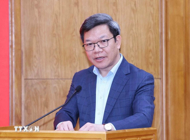 Ông Tống Văn Thanh, Vụ trưởng Vụ Báo chí-Xuất bản, Ban Tuyên giáo và Dân vận Trung ương trình bày báo cáo tại buổi làm việc. (Ảnh: Phương Hoa/TTXVN) ttxvn-truong-ban-tuyen-giao-co-quan-bao-chi-3.jpg