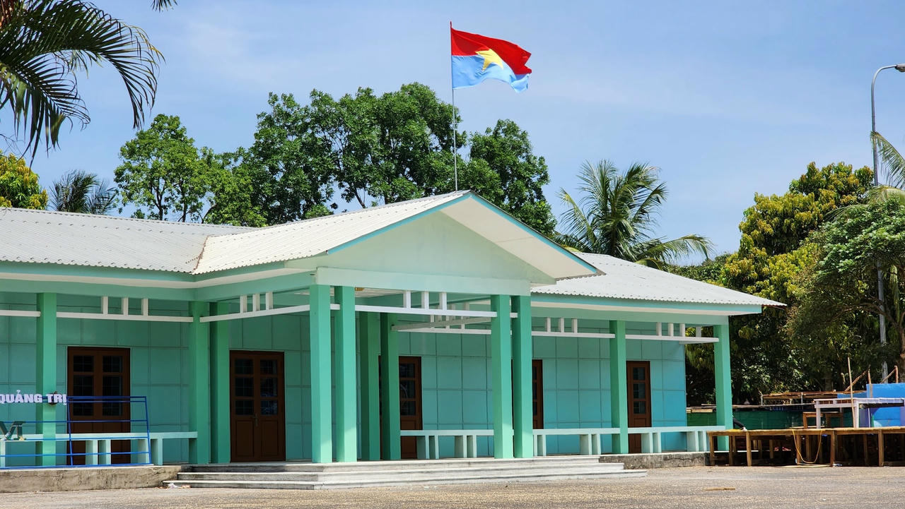 Ông Nguyễn Minh Hiếu - cán bộ thuyết minh tại Khu di tích cho biết, Trụ sở Chính phủ Cách mạng lâm thời Cộng hòa miền Nam Việt Nam được xây dựng và hoàn thành đúng dịp Kỷ niệm lần thứ tư Ngày thành lập Chính phủ Cách mạng lâm thời cộng hòa miền Nam Việt Nam (6/6/1969 - 6/6/1973).