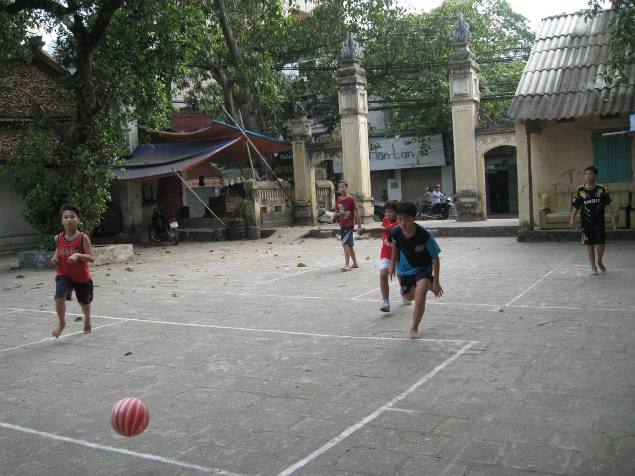 chơi bóng
