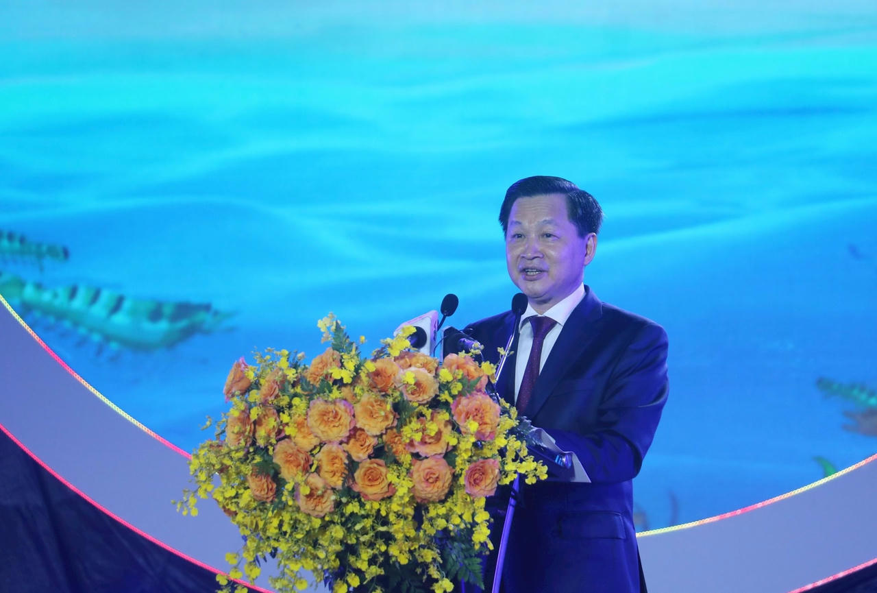 pho-thu-tuong-le-minh-khai-phat-bieu-tai-le-khai-mac-festival-tom-ca-mau-va-dien-dan-ket-noi-san-pham-ocop-dbscl-2023-2-.jpg