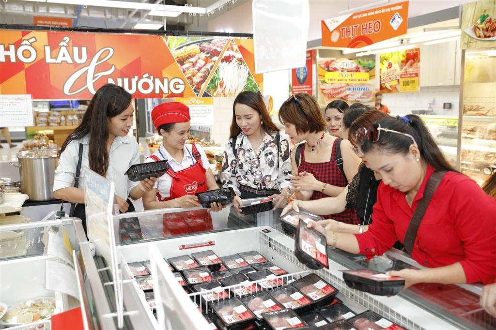nguoi-tieu-dung-mua-sam-thit-mat-meatdeli.jpg
