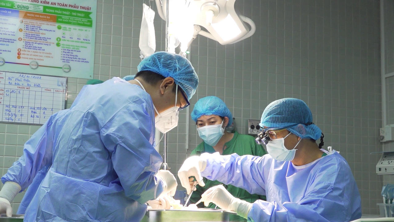 Phẫu thuật ghép tạng cho bệnh nhân mắc bệnh hiểm nghèo.
