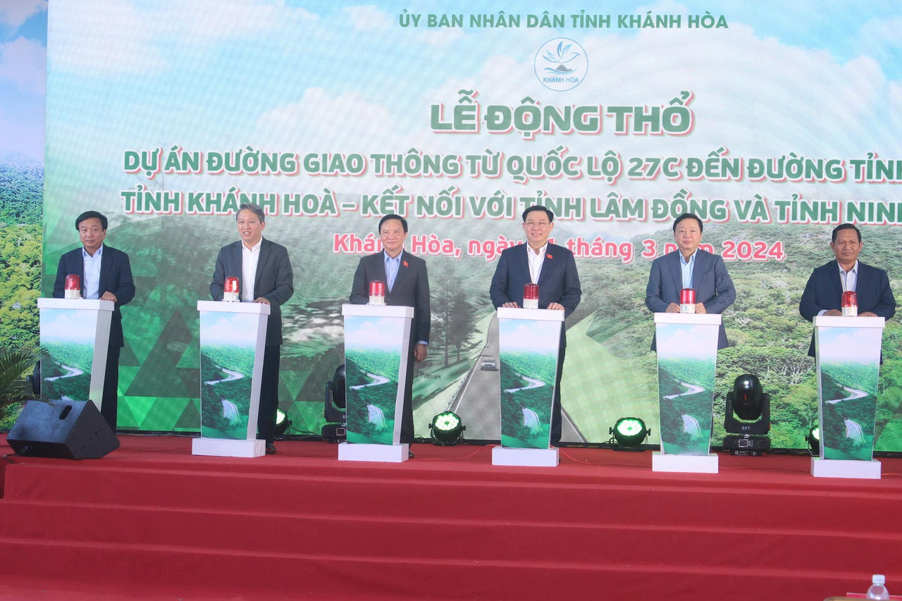chu-tich-quoc-hoi-vuong-dinh-hue-bam-nut-dong-tho-du-an-duong-giao-thong-lien-tinh-khanh-hoa-toi-lam-dong.jpg