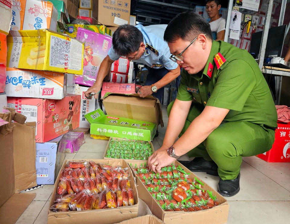 Phát hiện lượng lớn bánh Trung thu nhập lậu. Nguồn Tổng cục QLTT