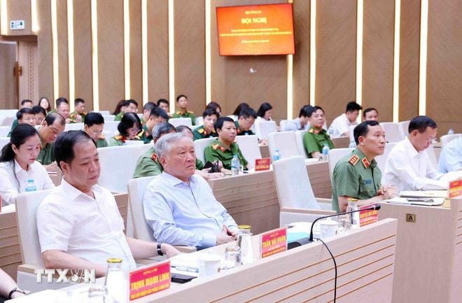 Phó Thủ tướng Thường trực Nguyễn Hòa Bình và các đại biểu dự hội nghị. (Ảnh: Phạm Kiên/TTXVN) ttxvn-bo-cong-an-tong-ket-cong-tac-dac-xa-4.jpg