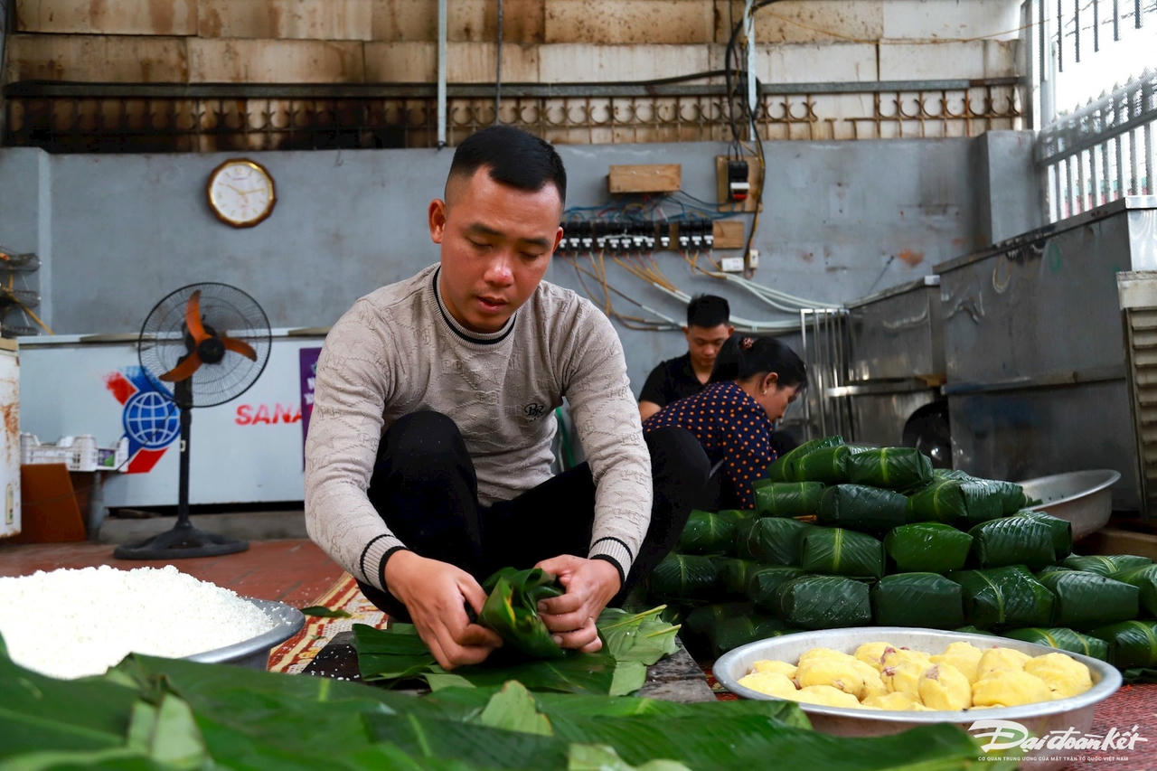 W_banh_chung_tranh_khuc-le-khanh7.jpg
