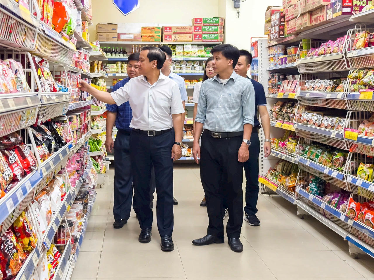 Sở Công Thương TP Hải Phòng kiểm tra tình hình cung ứng hàng hòa tại Siêu thị Co.op Mart Hải Phòng.