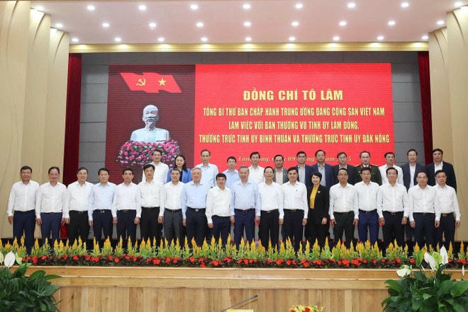 Tổng Bí thư Tô Lâm và các đại biểu chụp ảnh chung. (Ảnh: Thống Nhất/TTXVN) tong-bi-thu-to-lam-6.jpg