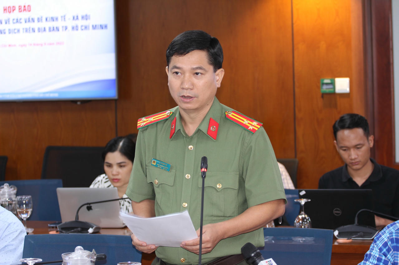 Ông Lê Mạnh Hà thông tin về công tác PCCC tại TP HCM.