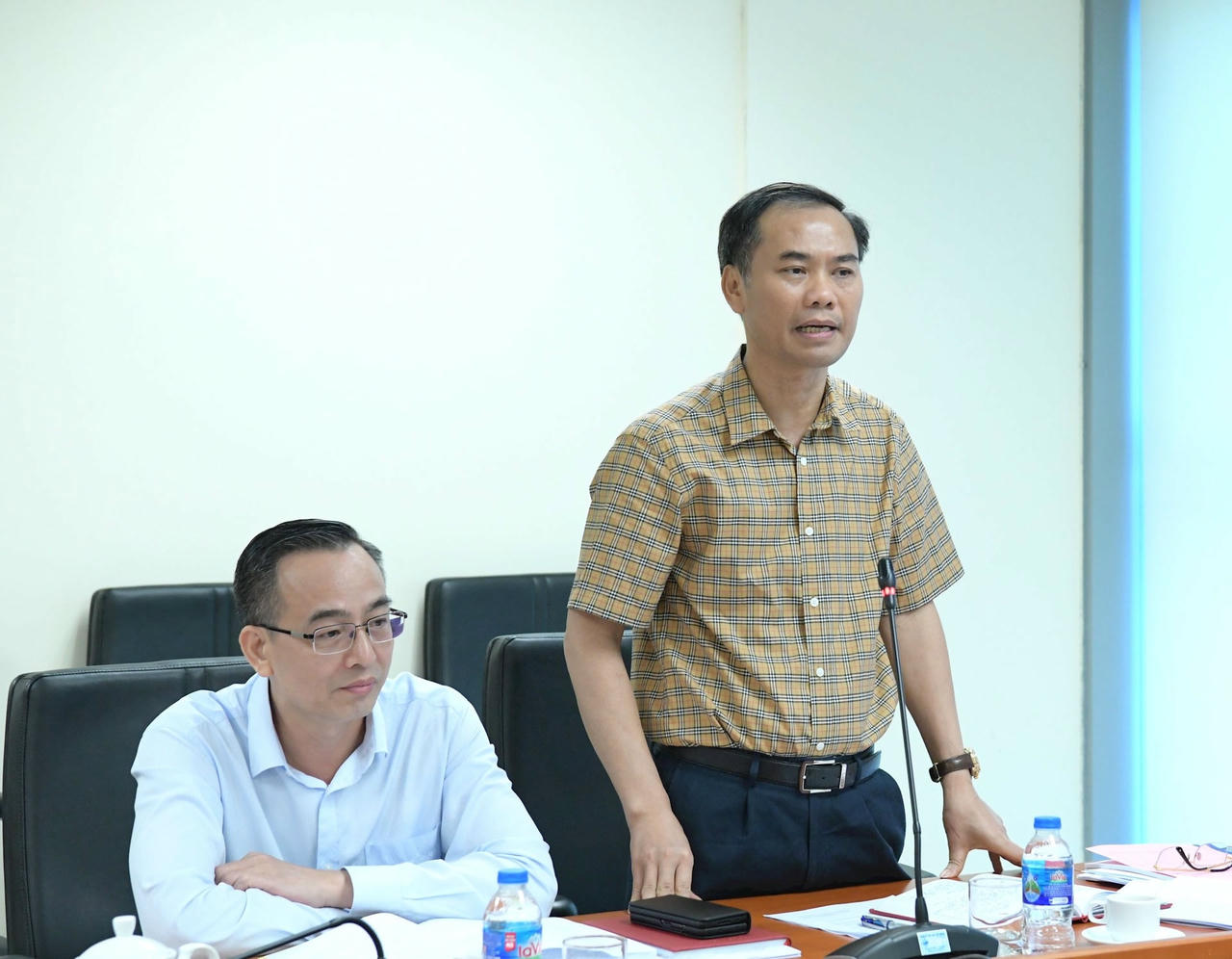 Kiểm toán trưởng KTNN chuyên ngành VI Trần Văn Hảo thống nhất với kế hoạch và các mốc thời gian Tiểu ban thư ký nêu ra. Ảnh: Nguyễn Ly