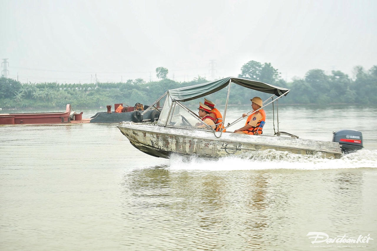 csgt_kiem_tra_tau_thuyen_truoc_mua_mua_bao-le-khanh7.jpg