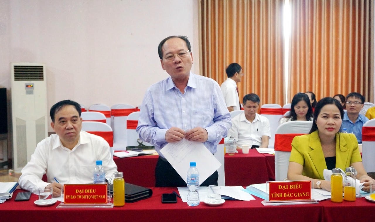 Ông Trần Công Thắng, Chủ tịch Ủy ban MTTQ tỉnh Bắc Giang phát biểu tại hội nghị.
