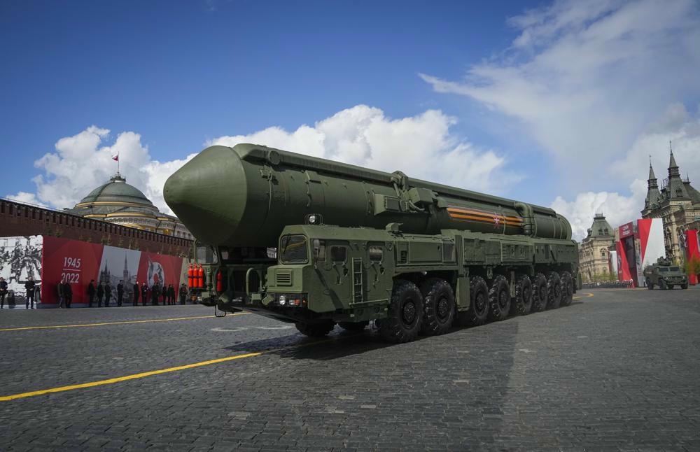 Tên lửa đạn đạo RS-24 Yars của Nga lăn bánh trong lễ duyệt binh kỷ niệm Ngày Chiến thắng ở Moscow, Nga. Ảnh: AP.
