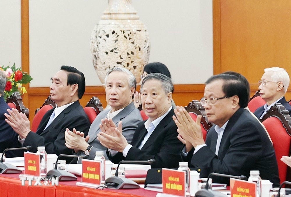 Các nguyên lãnh đạo Đảng và Nhà nước dự hội nghị. (Ảnh: Thống Nhất/TTXVN) ttxvn_nguyen lanh dao gop y dai hoi dang 3.jpg