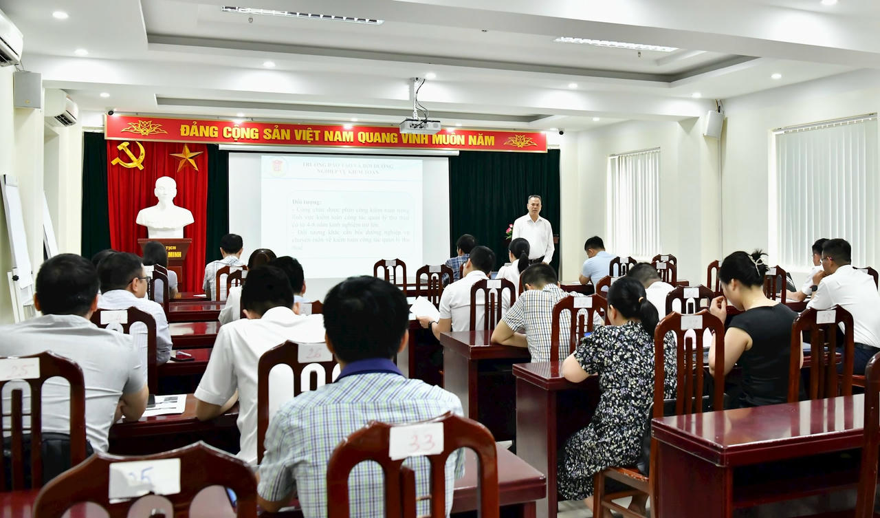 lop-boi-duong-kiem-toan-thue_20240527112937.jpg