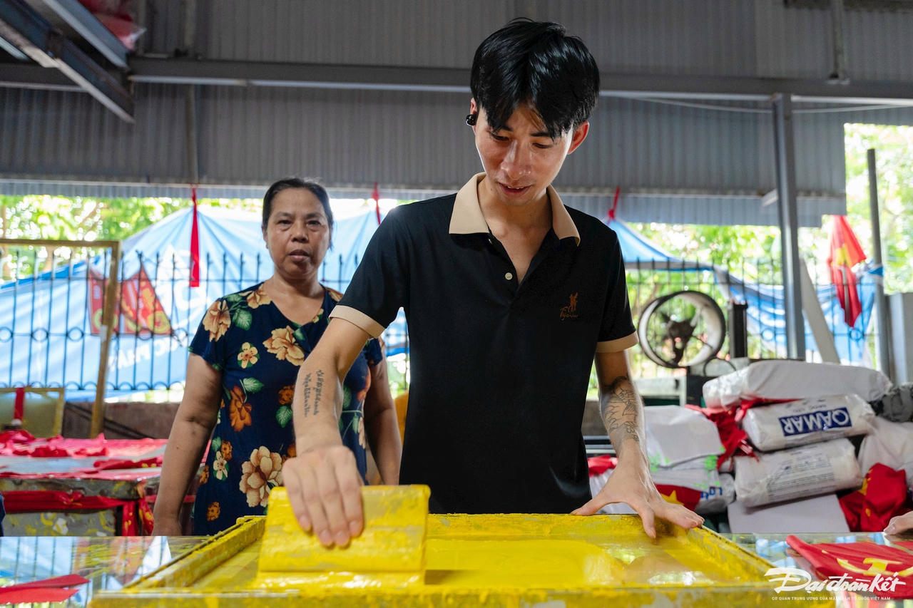 cờ đỏ6