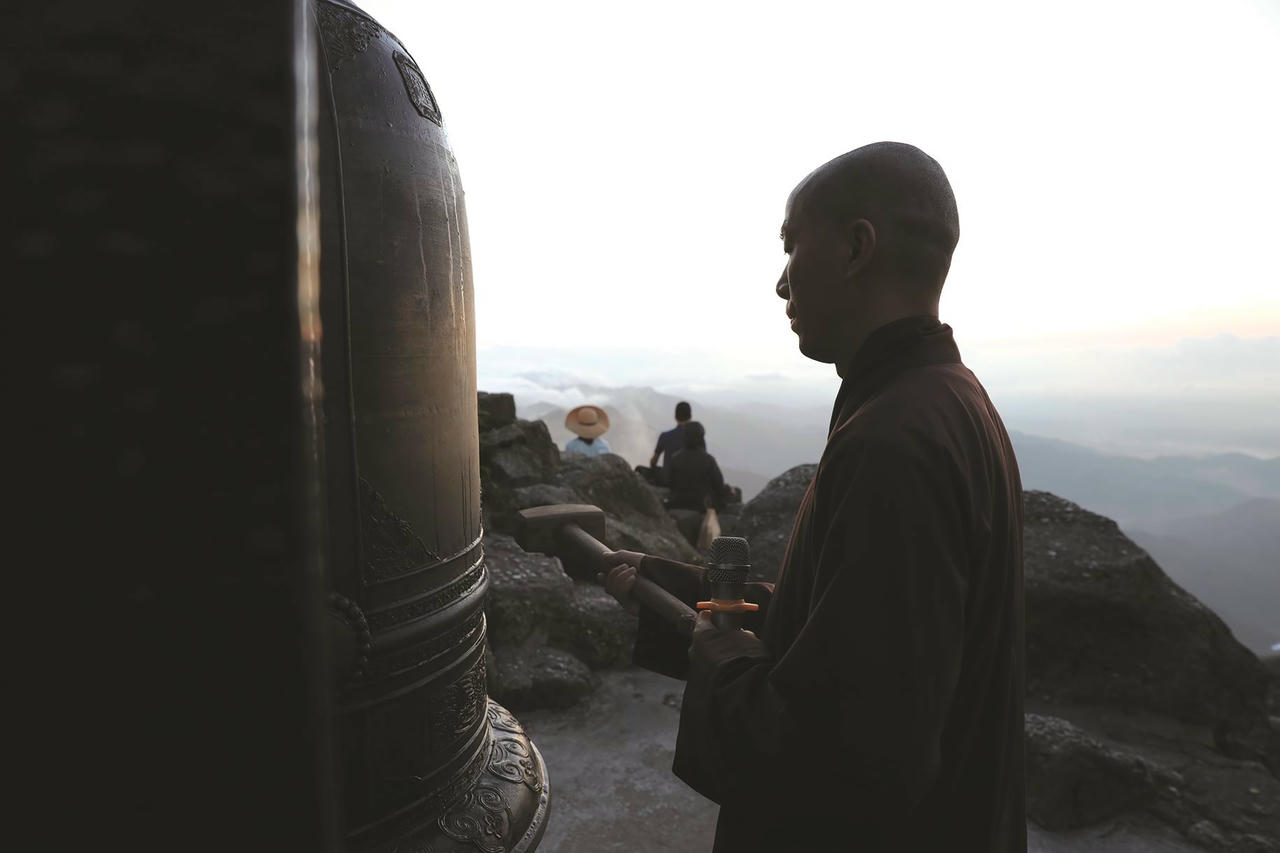 duoi-su-dan-dat-cua-cac-vi-thien-su-ta-chot-thay-cuoc-song-mau-nhiem-van-dang-hien-huu-o-day-va-ngay-bay-gio..jpg