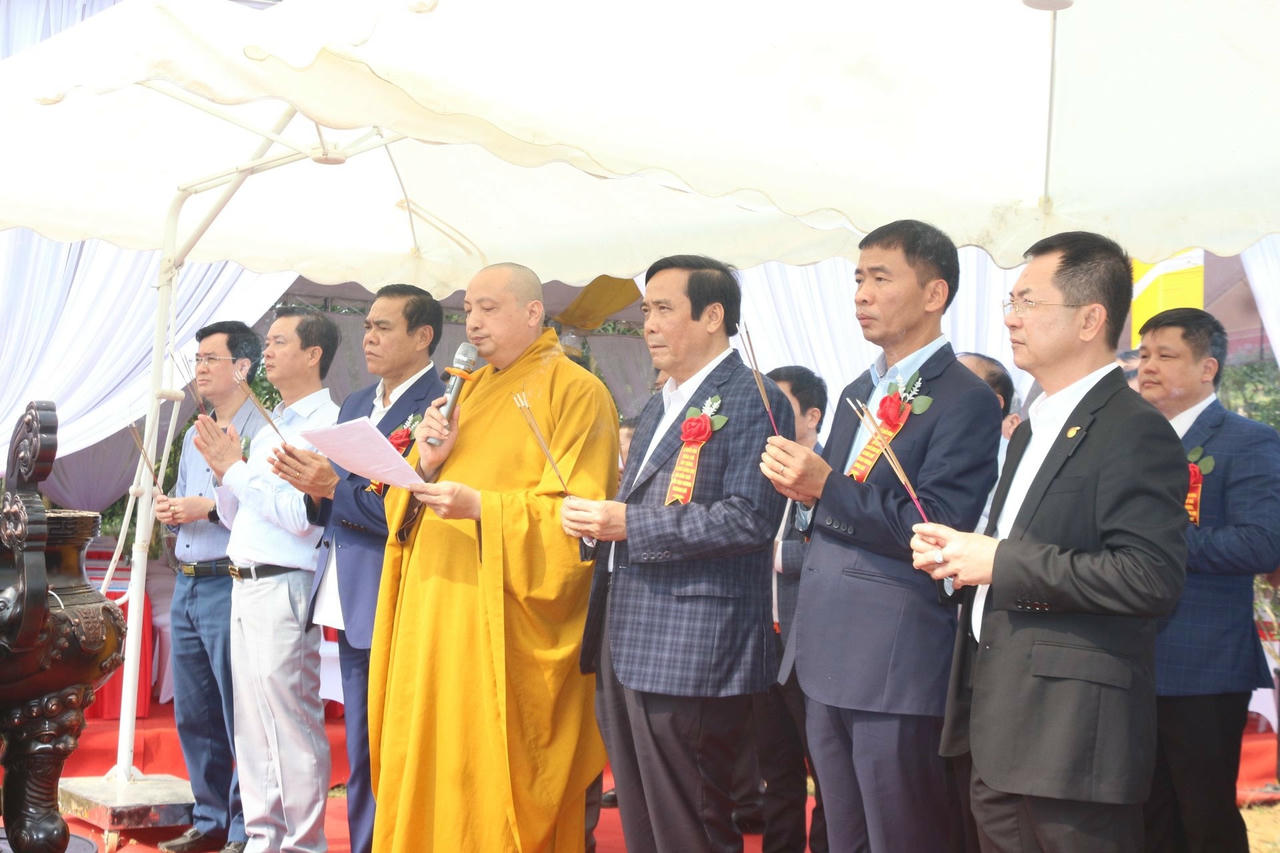 image.daidoanket.vn-images-upload-hanhdt-03112023-_thap-huong.jpg