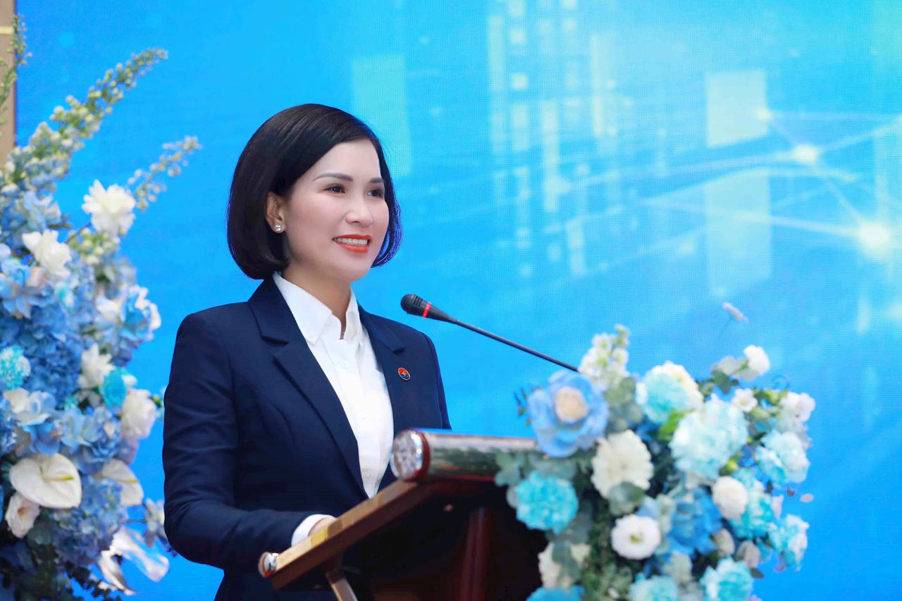 ba-bui-thi-thanh-huong-chu-tich-hdqt-ncb.jpg