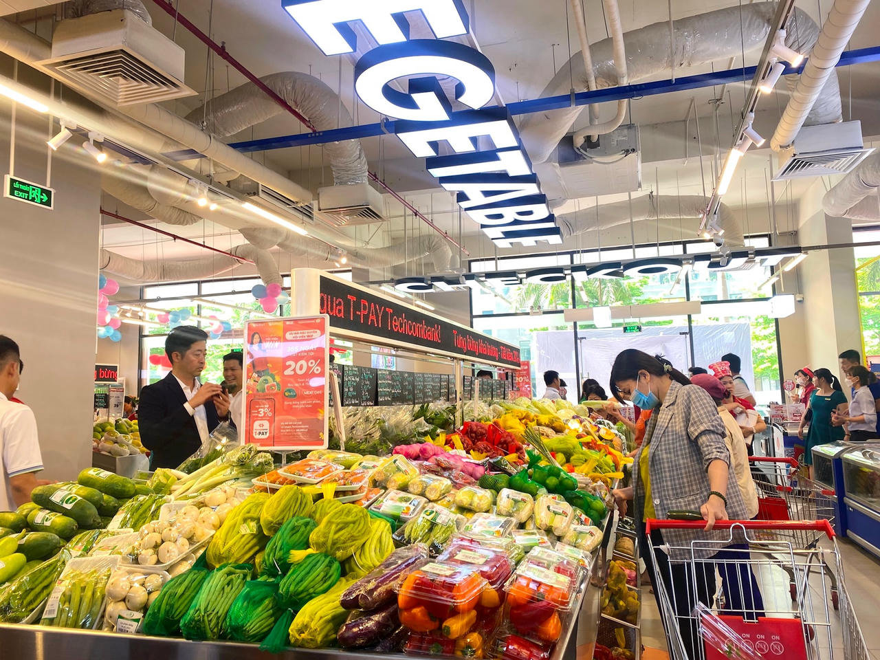 khu-vuc-rau-cu-rat-phong-phu-tai-sieu-thi-winmart.jpg