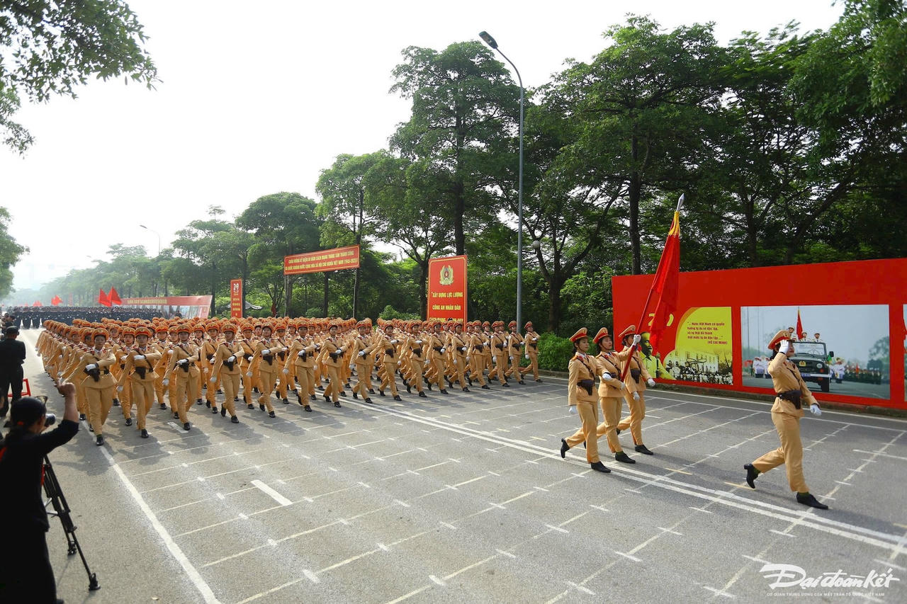 diễu binh25
