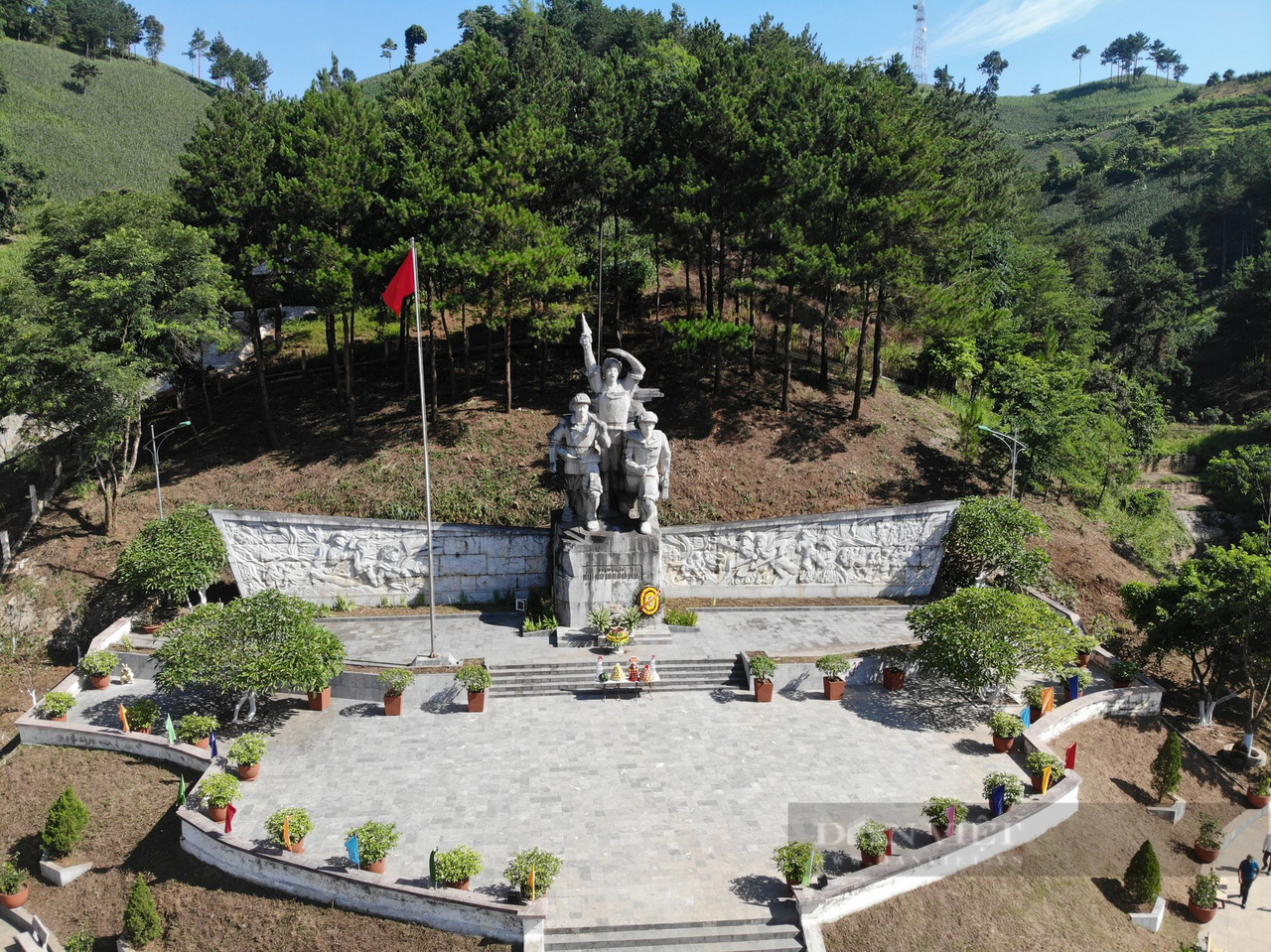 1-dai-tuong-niem-tnxp-tai-nga-ba-co-noi-son-la-.png